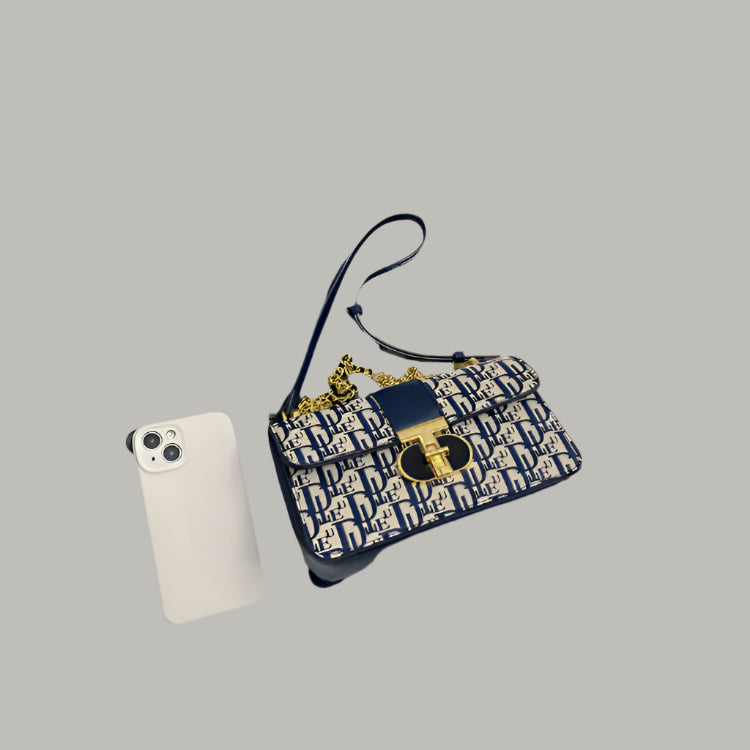 The Veroa Baguette Shoulder Bag