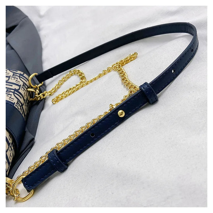 The Veroa Baguette Shoulder Bag